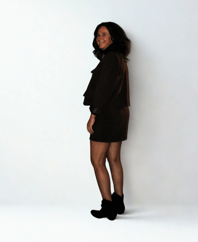 
                      
                        Chique dames outfit met korte rok en jasje, perfect te combineren met blouses of tops.
                      
                    