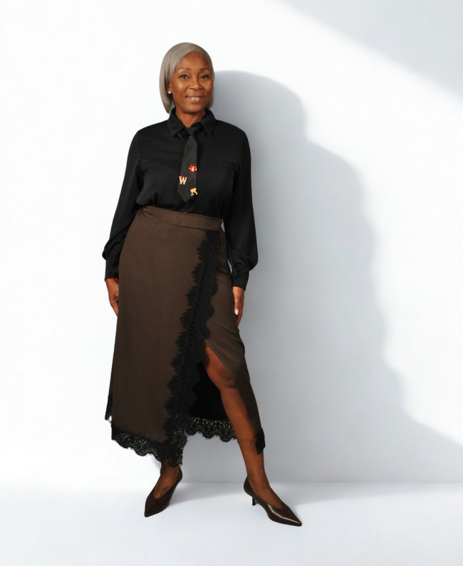 
                      
                        Chique damesrok – soepel vallende stof met modieuze details
                      
                    