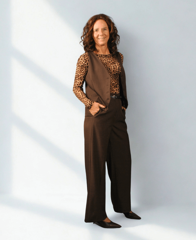 Modieuze dames set met gilet en pantalon, comfortabele pasvorm en professionele uitstraling.