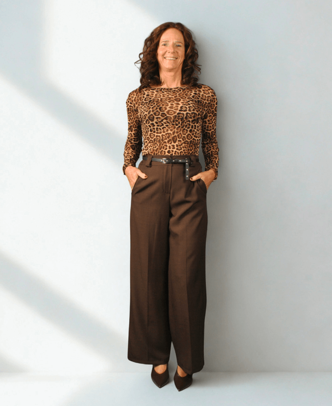 
                      
                        Elegante top met tijgerprint voor dames, one size tot maat 40, perfect te combineren met jeans of rok.
                      
                    