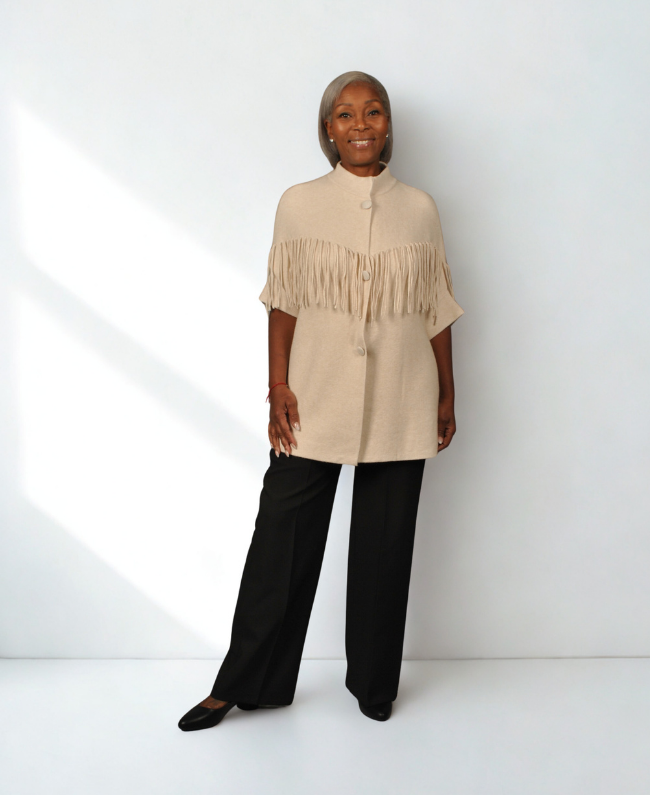 Stijlvol damesvest – vlindermouwen en speelse franje voor een chique look