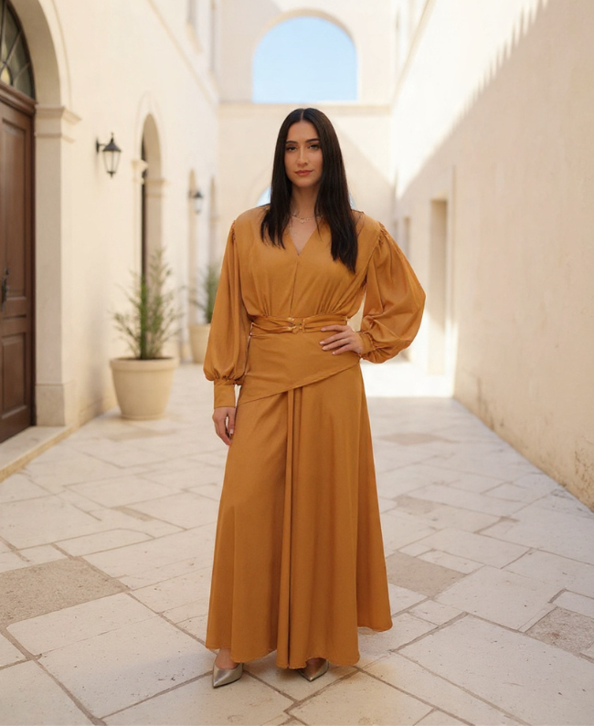 Dress Christal chique satijnen bruiloftsjurk met lange mouw | Donna Colori Rotterdam