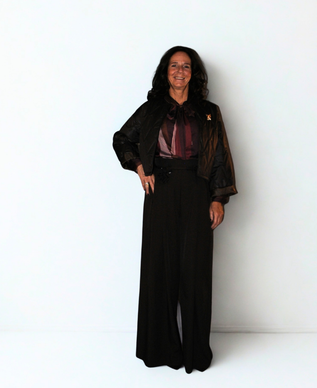 Italiaanse mode jasje met broche en vrouwelijke stijl