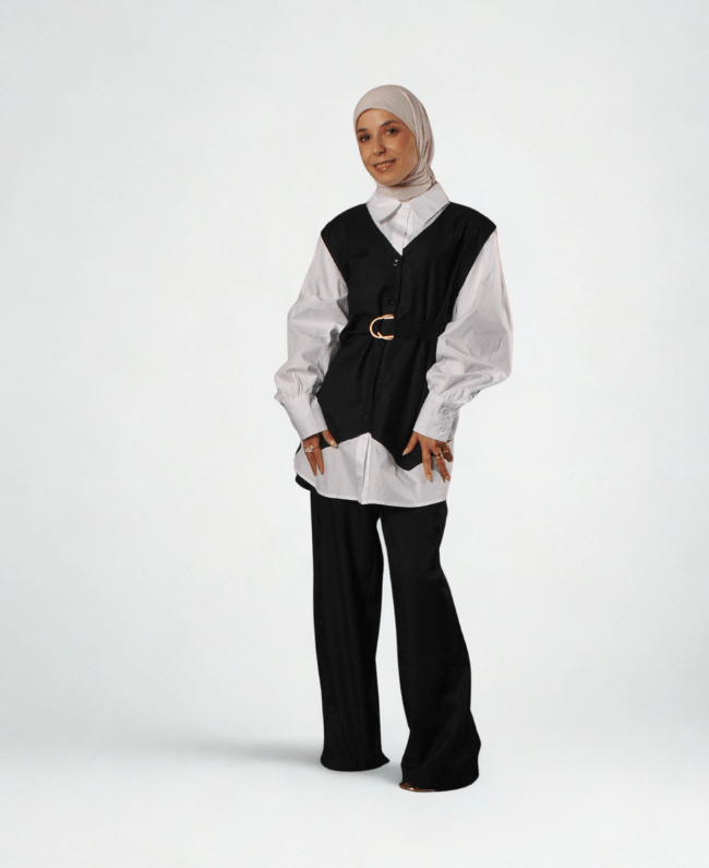 
                      
                        Blouse en spencer in één dames, one size tot maat 42/44, elegant en stijlvol kledingstuk voor dagelijkse en speciale gelegenheden.
                      
                    