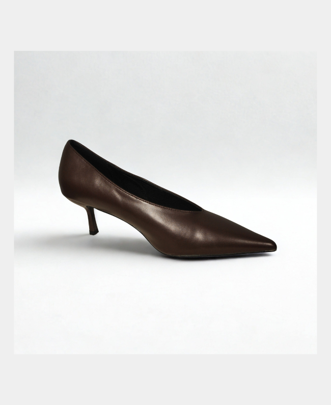 
                      
                        Italiaanse damespump – Pump Stefanie met puntneus voor werk, diner of avondlook
                      
                    