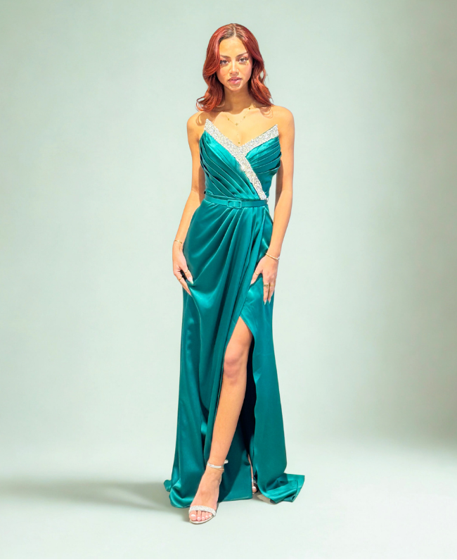 Smaragdgroene galajurk met strass stenen en split - Donna Colori Rotterdam