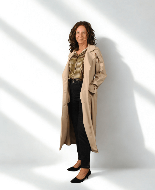 
                      
                        Lange trenchcoat voor dames – elegant en stijlvol
                      
                    