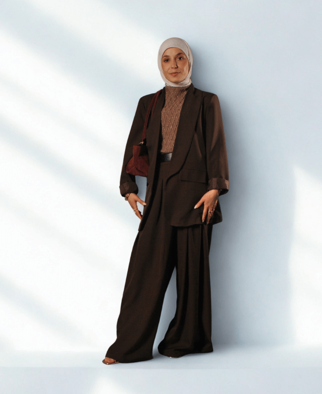 Elegante pantalon met bandplooi dames, perfect te combineren met blazer of top.