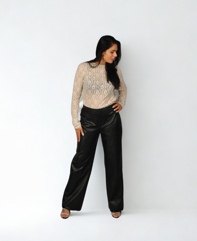 
                      
                        Broek Sascha slangeprint PU leder dames broek - volledige outfit

                      
                    