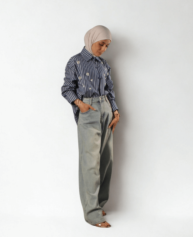 
                      
                        Modieuze blouse dames met strass-bloemendetails, one size, elegant en stijlvol, must-have voor een unieke garderobe.
                      
                    