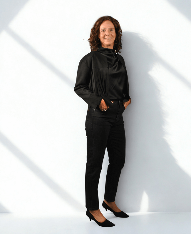 Licht jasje met franjes voor dames, ideaal om te combineren met jurk of jeans – modieus en comfortabel.