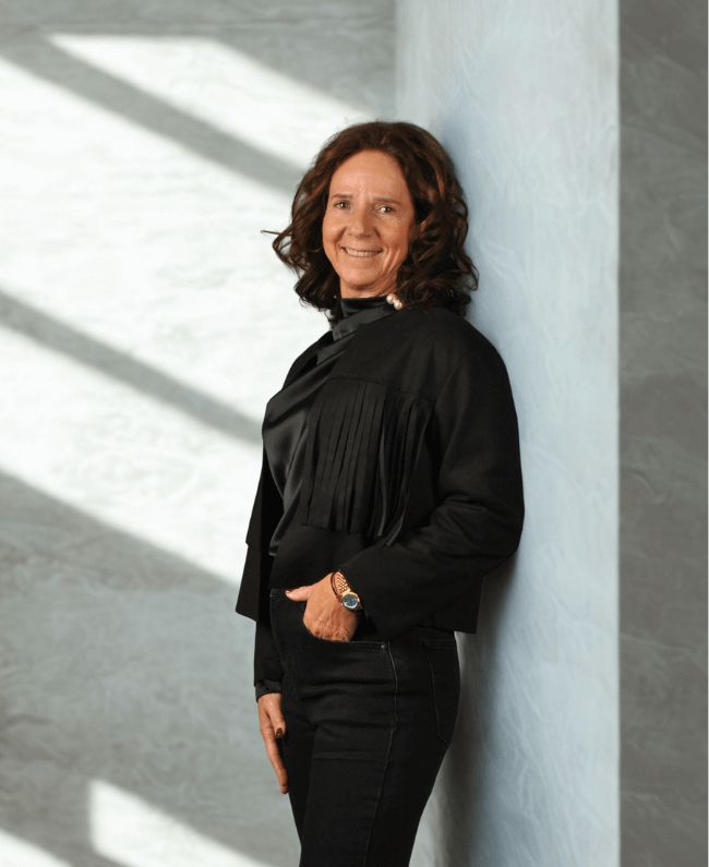 
                      
                        One size damesjasje tot maat 40 met franje details, soepelvallend en trendy voor casual of chique looks.
                      
                    