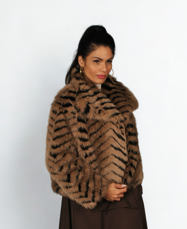 
                      
                        Madonna luxe winterjas - volledige outfit styling

                      
                    