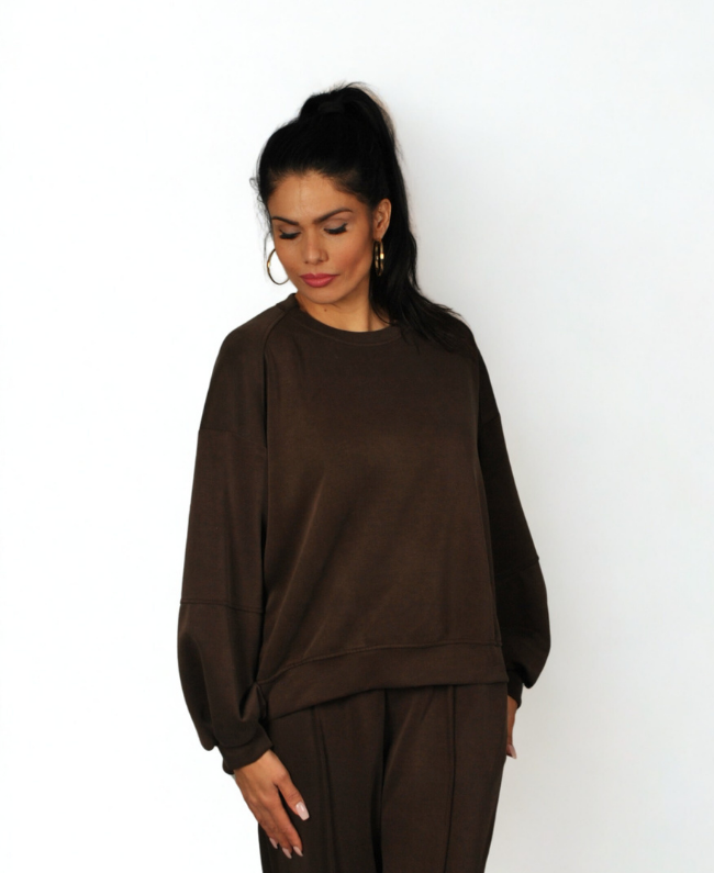 
                      
                        Azara Comfy Couture set - zijkant model

                      
                    