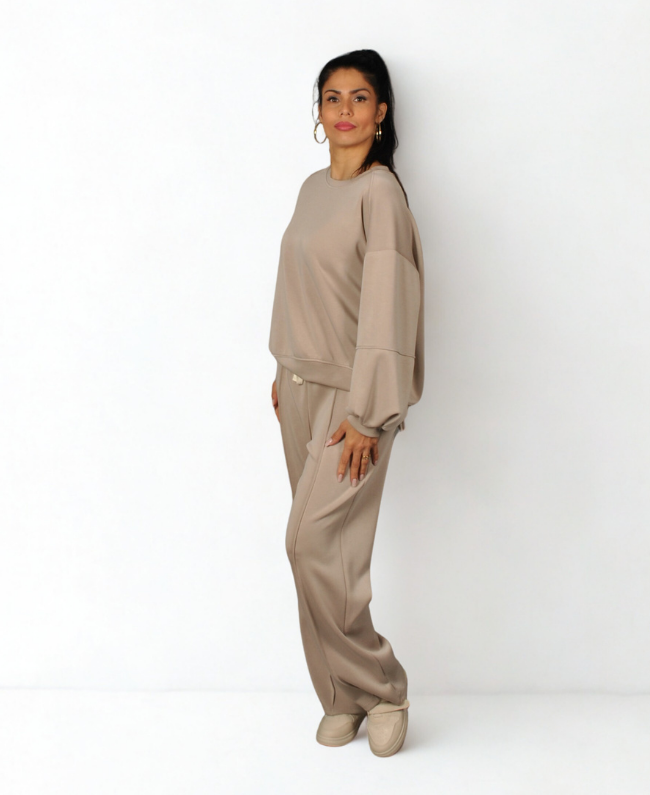 
                      
                        Azara Comfy Couture loungewear set - volledige outfit

                      
                    