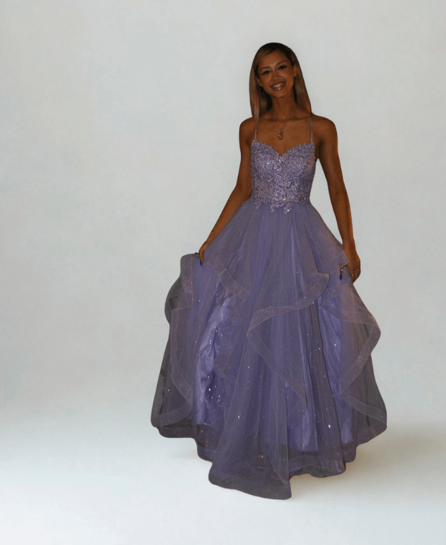 
                      
                        Romantische galajurk met tule rok in lagen – perfecte jurk voor gala of bruiloft
                      
                    