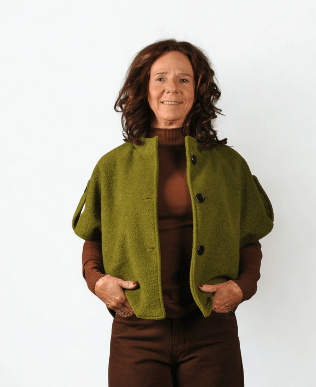 Elegante korte cape dames, one size tot maat 42, tijdloos kledingstuk voor casual, werk- of feestelijke outfits.