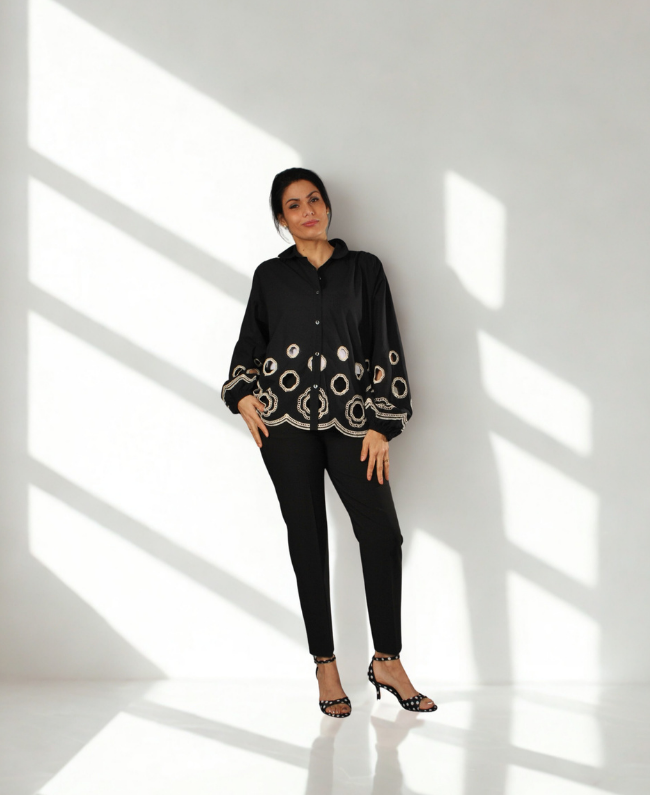 Detail witte ringen borduursel Blouse Sofia - Donna Colori Rotterdam