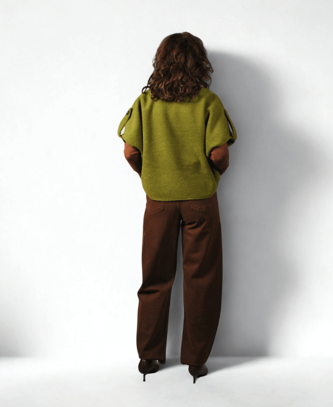 
                      
                        Ballonjeans dames bruin – trendy denim met ballonvormige pijpen, stijlvolle must-have van Donna Colori.
                      
                    