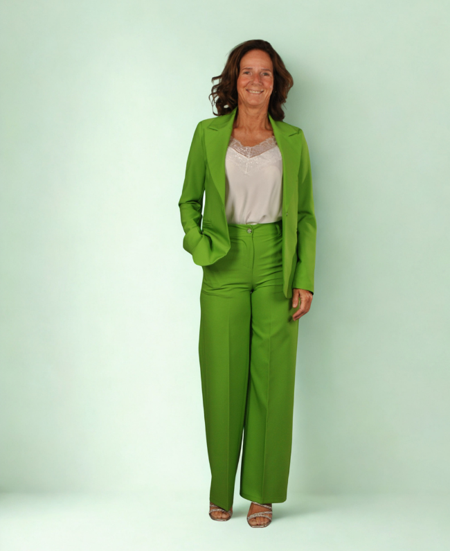 
                      
                        Damesbroek recht model gecombineerd met blazer Donna en Top Glitter Donna
                      
                    