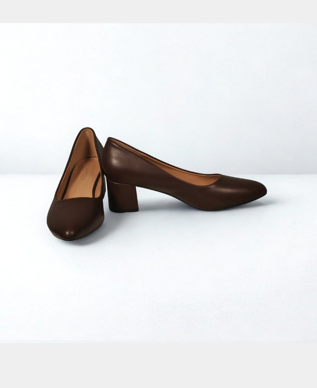 Italiaanse damesmode schoenen – blokhak pumps met luxe uitstraling