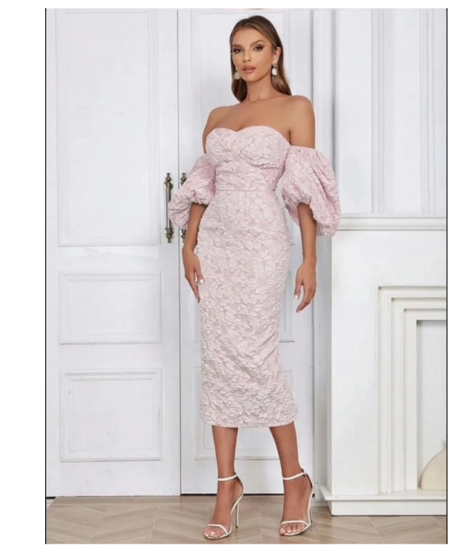 Stijlvolle avondjurk met elegante pasvorm – ideaal voor gala, feest of bruiloftsgast.