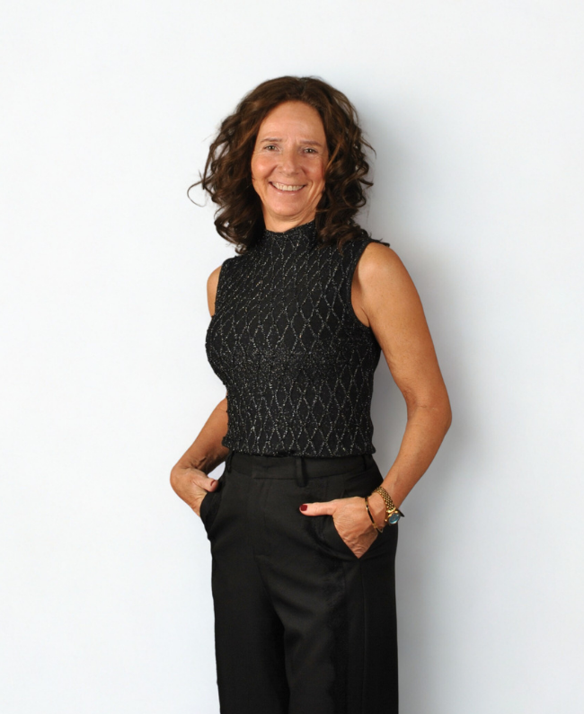 
                      
                        Zwarte top met pareldetails – chique one size top tot maat 42 van Donna Colori
                      
                    