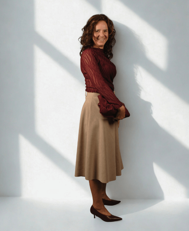 
                      
                        Elegante dames top met doorschijnende achterkant, one size tot maat 40, subtiele en vrouwelijke uitstraling.
                      
                    