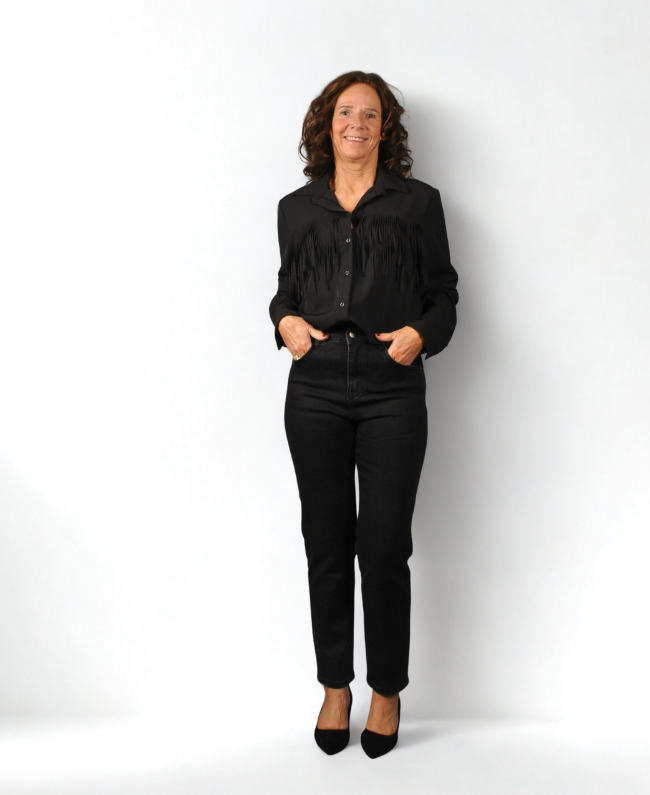 
                      
                        Zwarte blouse met franjes – elegante one size dames blouse tot maat 44
                      
                    