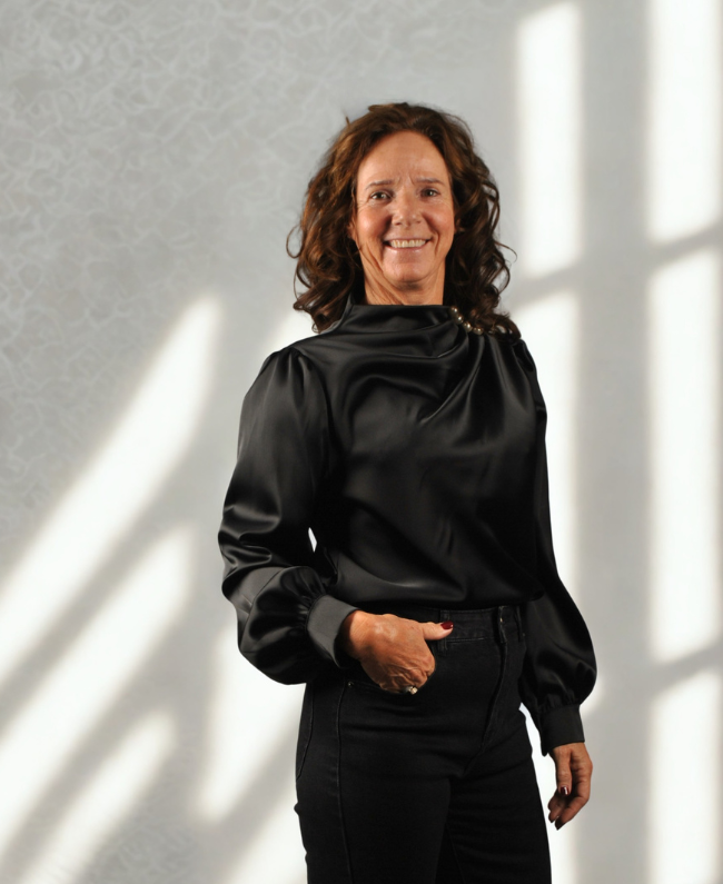 Parel blouse dames, one size tot maat 40, chique en comfortabele pasvorm, combineer met rok, pantalon of jeans.